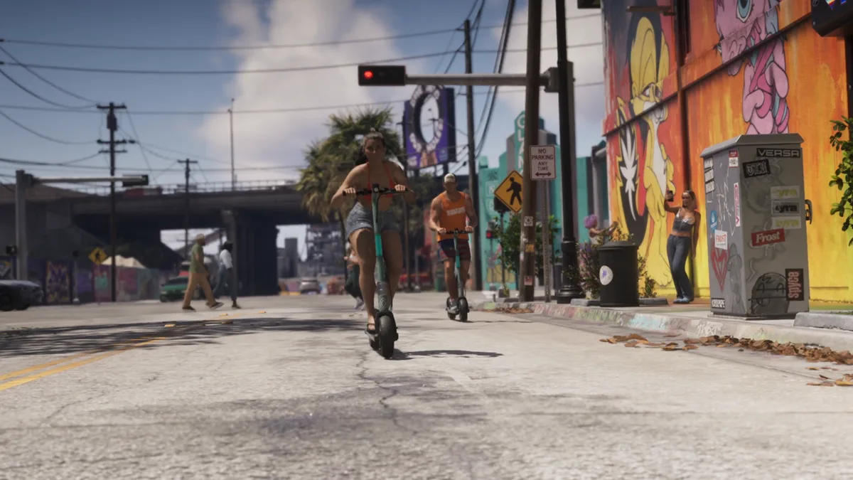 Zwei E-Scooter zur Selbstbedienung in einer Straße von Vice City